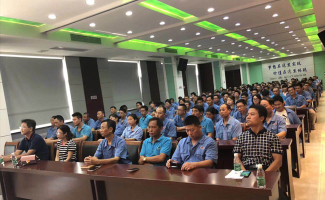 全县首家“工匠学苑”在成人抖音下载公司揭牌